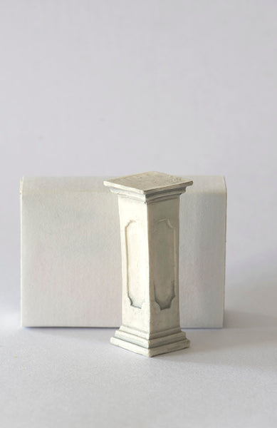 Resin 1/12th Small Pedestal or Plinth, colour Grey