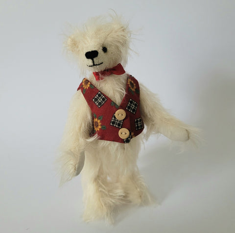 5 1/2"  "Roscoe" a fully jointed bear by Wendy Chambelain of Essential Bears.