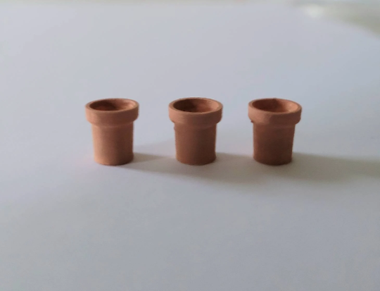Set of 3 48th scale Large Flower Pots weathered or plain